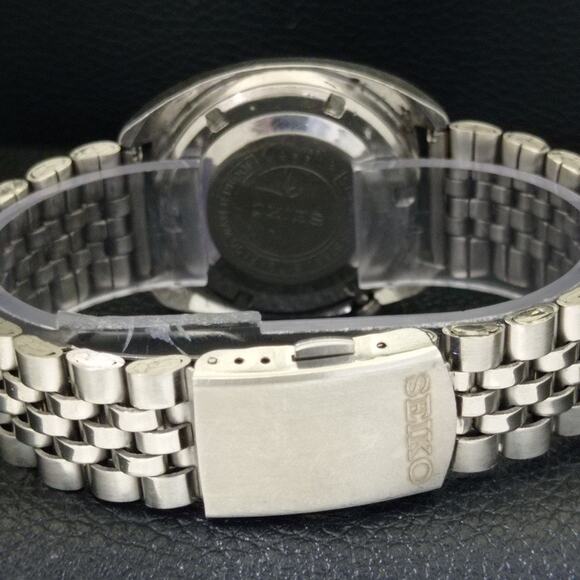 Vintage 1987 Square Seiko Automatic Mens Silver Watch W/daydate & Black accents - Picture 2 of 10